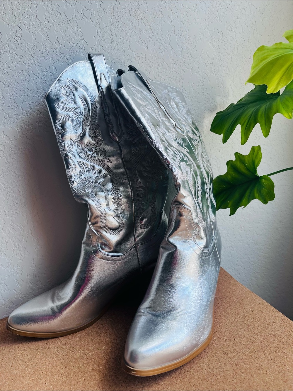 Silver Metallic Western Boots - Women's Fashion Cowgirl Boots